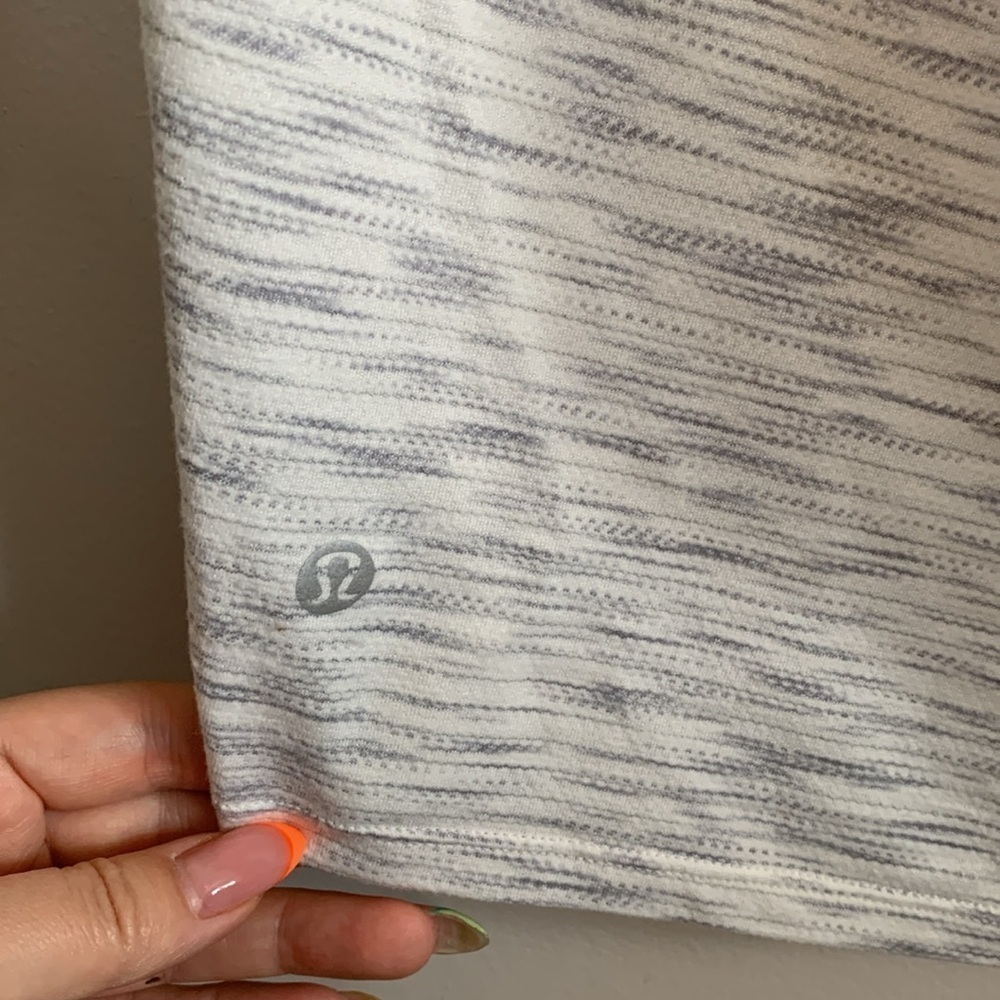Lululemon women’s Low Key Tank *Silver size 6 - Picture 4 of 4
